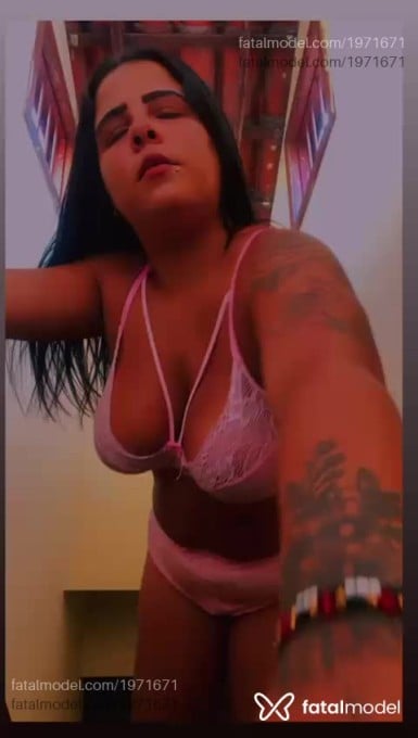 Acompanhante mulher com cabelo castanho de olhos castanhos em Macaé - Thifany