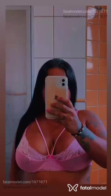 Acompanhante mulher com cabelo castanho de olhos castanhos em Macaé - Thifany