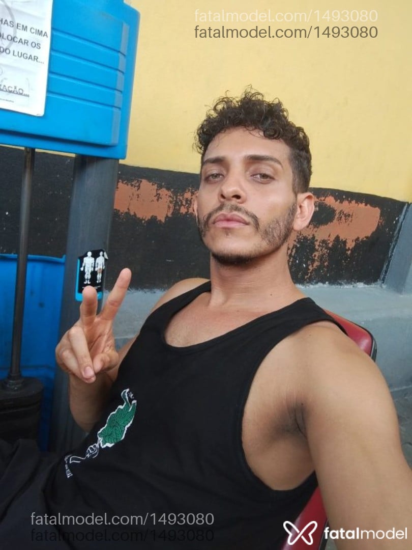 Acompanhante homem com cabelo castanho de olhos verdes em Itaquaquecetuba - Gabriel Maciel