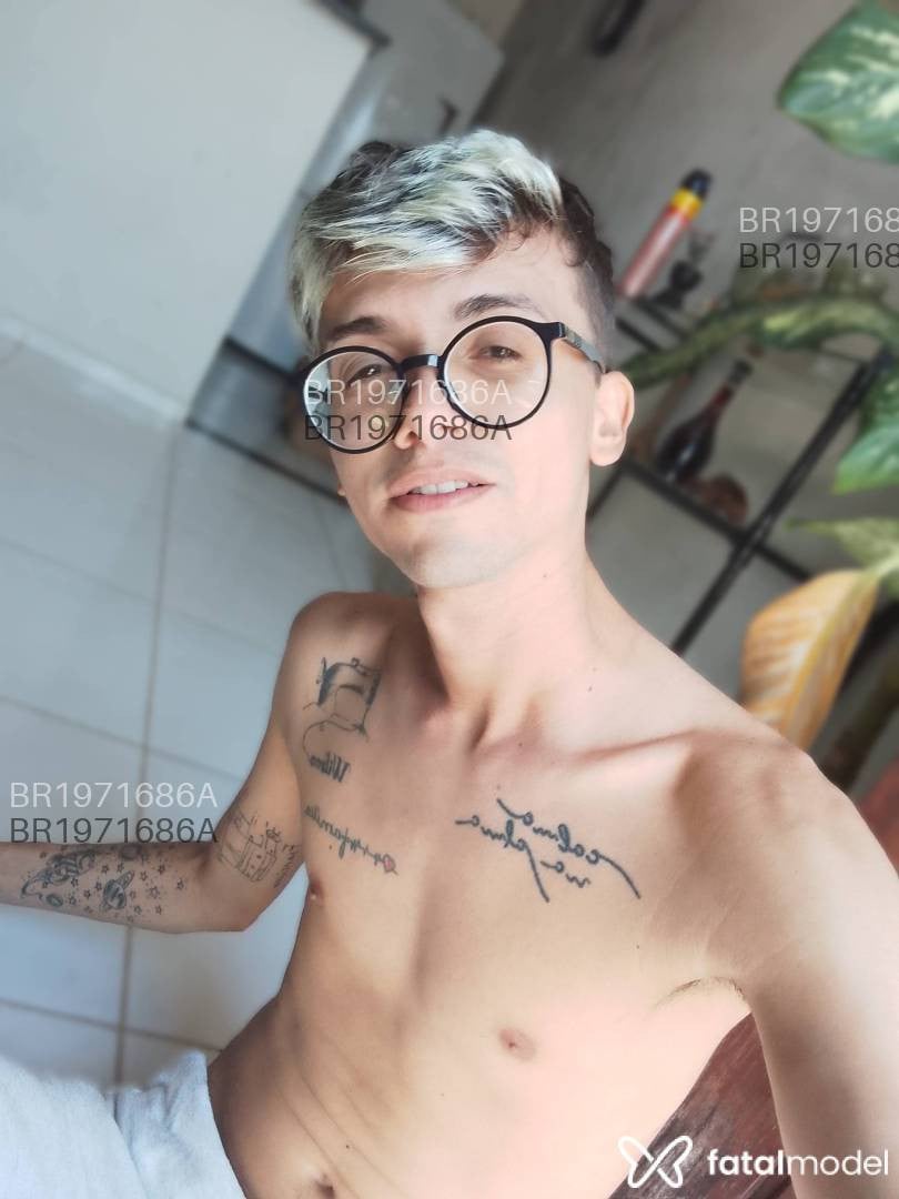 Acompanhante homem com cabelo castanho de olhos castanhos em Natal Acompanhante homem com cabelo castanho de olhos castanhos em Natal - Mario kart
