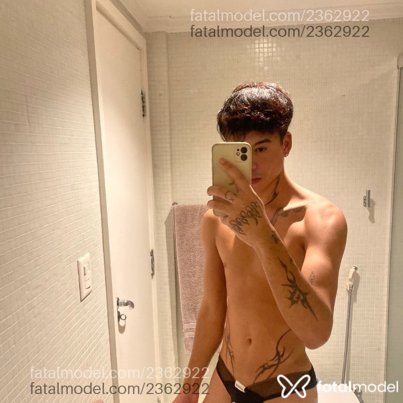 Acompanhante homem com cabelo castanho de olhos castanhos - Renoh
