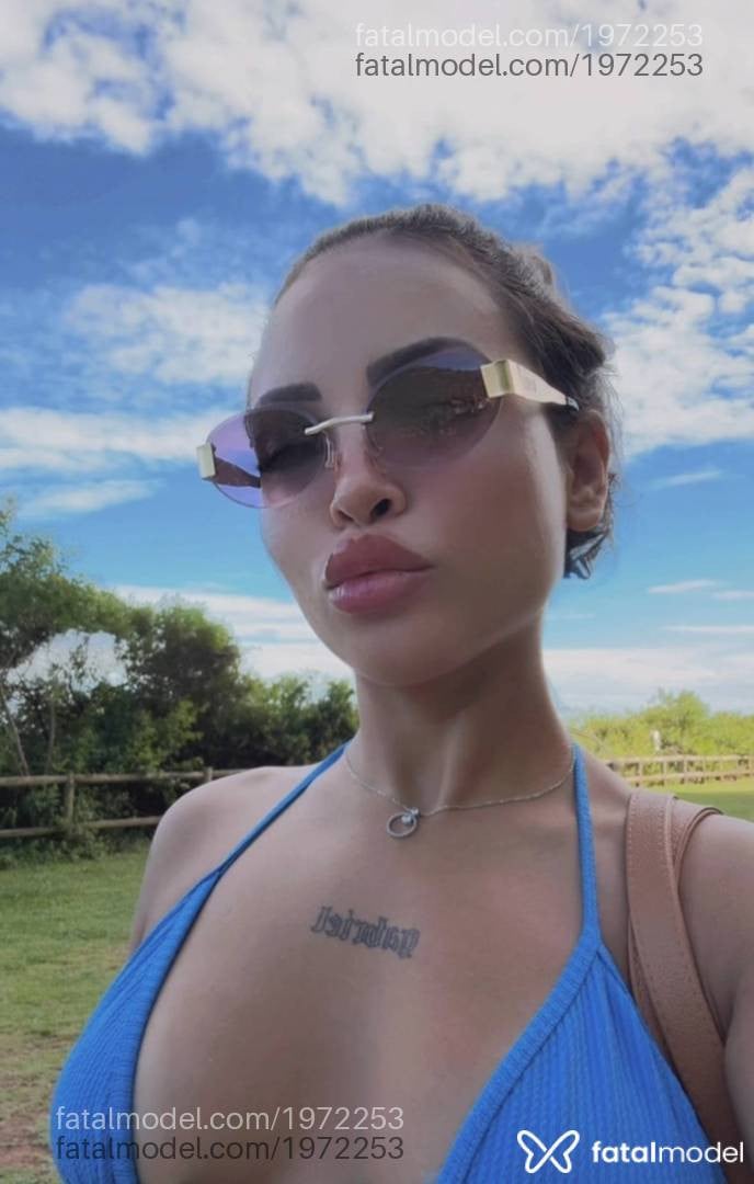 Acompanhante mulher loira (o) de olhos castanhos - Mirela Santos
