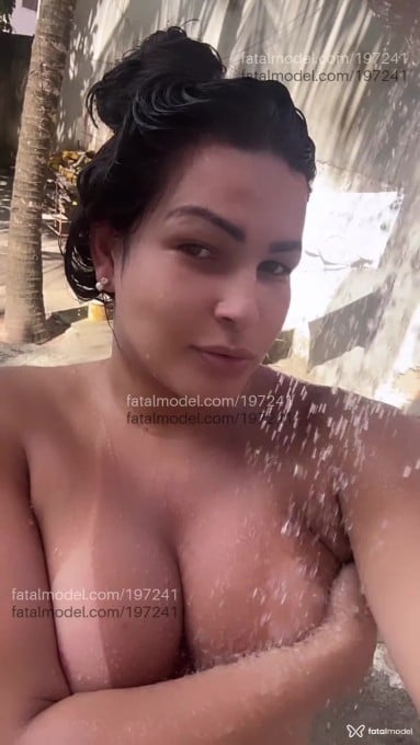Acompanhante mulher trans com cabelo castanho de olhos mel em Virtual - Dona Ferraz