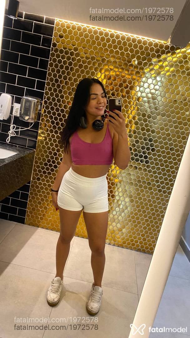 Acompanhante mulher morena (o) de olhos castanhos - Maya
