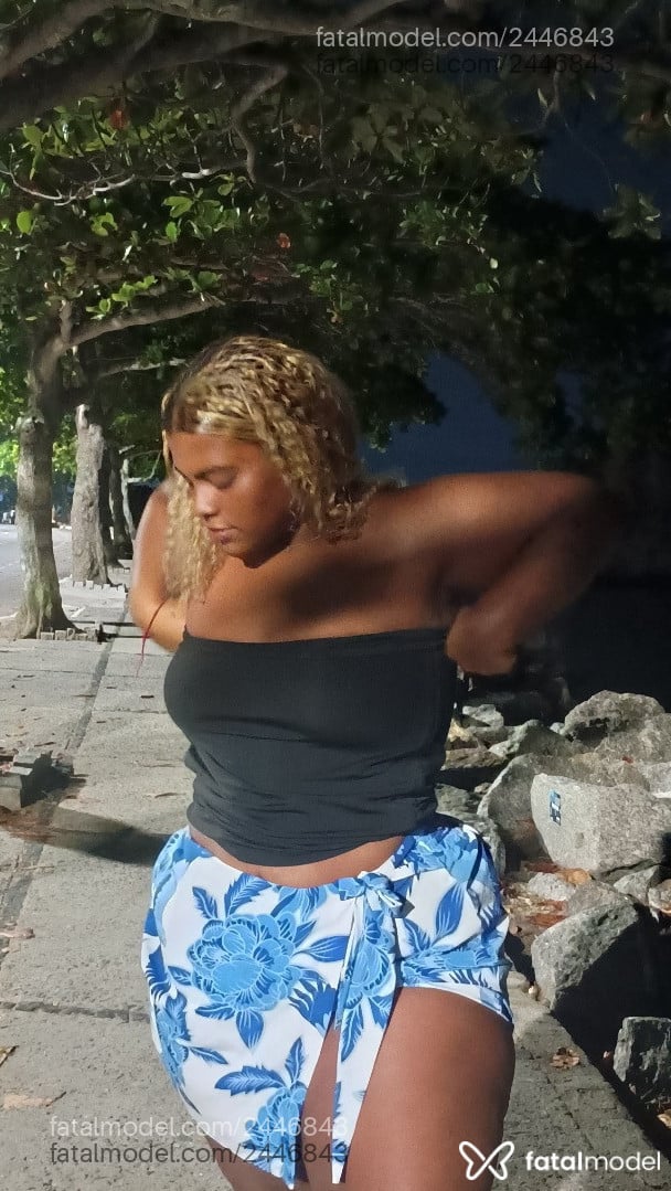 Acompanhante mulher loira (o) de olhos castanhos - Melzinhayas