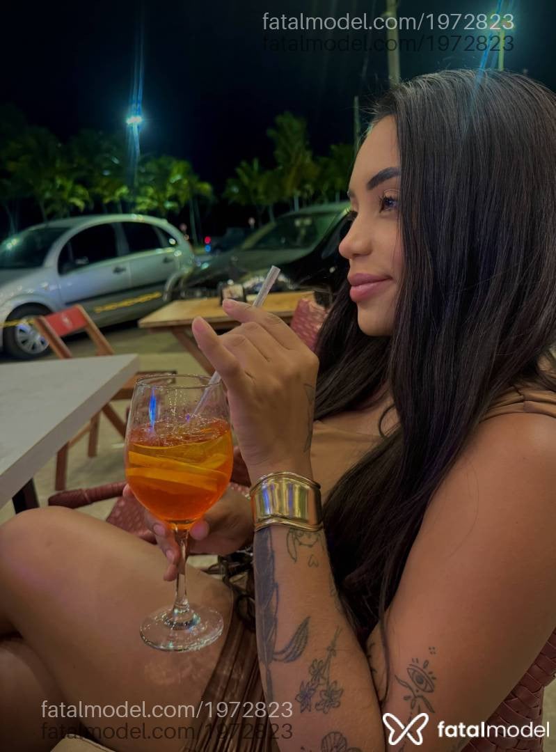Acompanhante mulher morena (o) de olhos mel - Jade Valentte