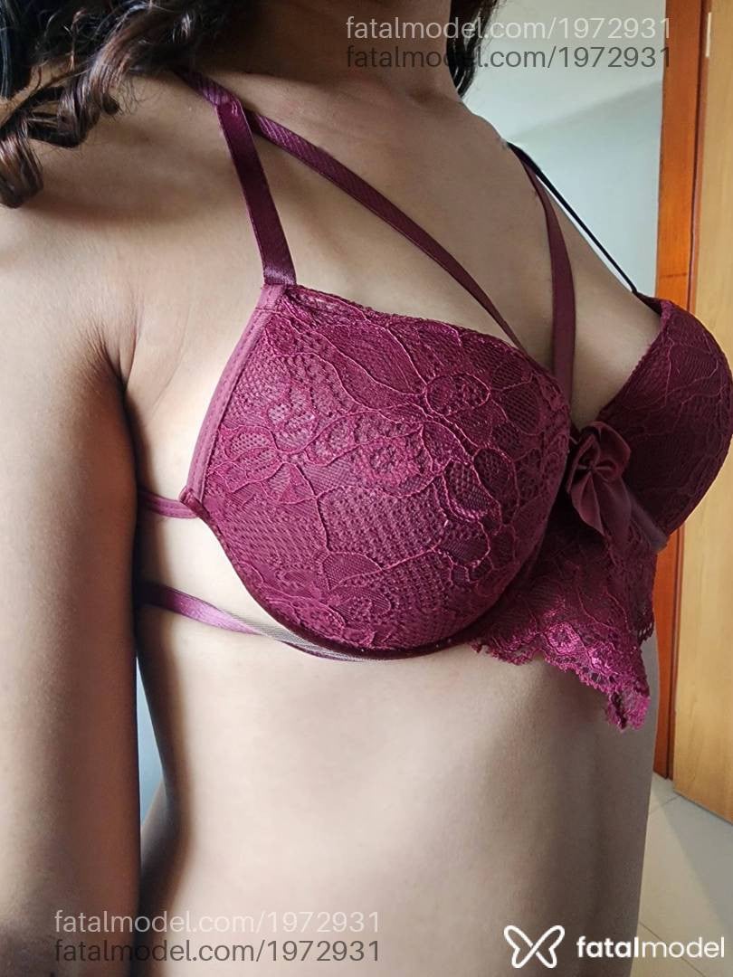 Acompanhante mulher com cabelo castanho de olhos castanhos - Babi Silva