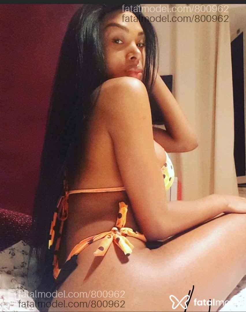 Acompanhante travesti morena (o) de olhos castanhos em São Carlos - Naomi princy