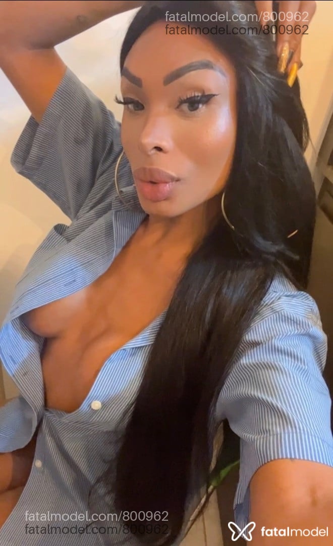 Acompanhante travesti morena (o) de olhos castanhos em São Carlos - Naomi princy