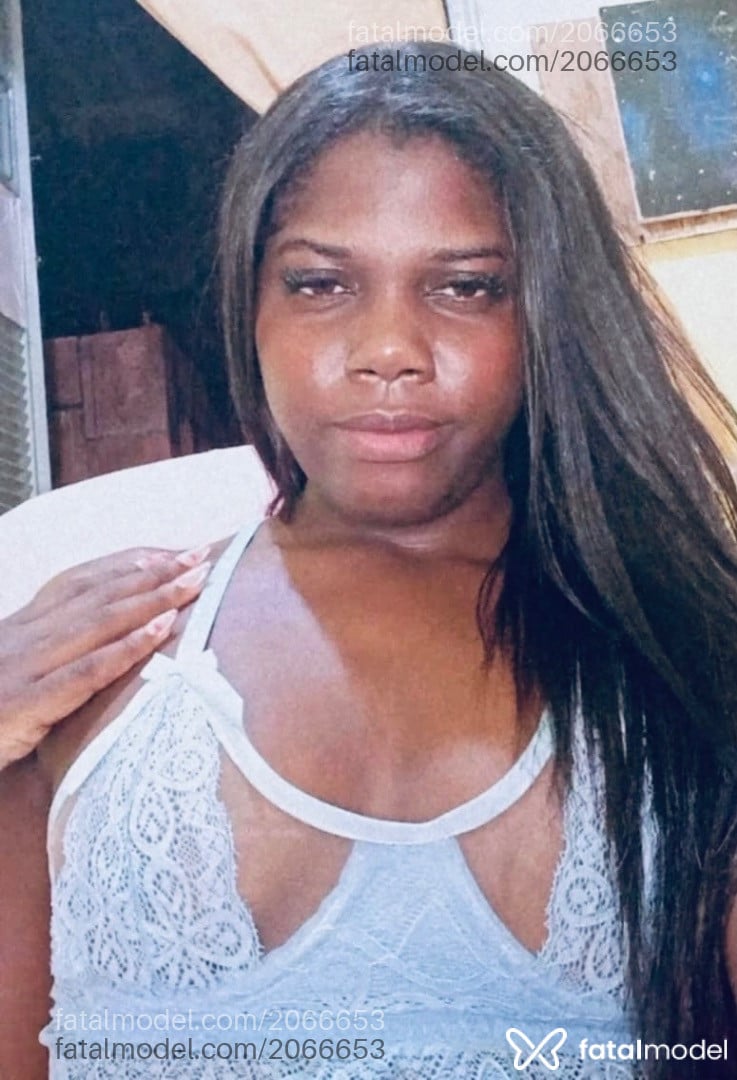 Acompanhante mulher morena (o) de olhos castanhos em Virtual Acompanhante mulher morena (o) de olhos castanhos em Virtual - Latim Milaa
