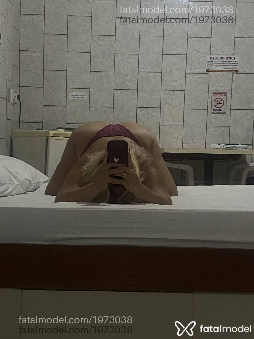 Acompanhante mulher loira (o) de olhos castanhos em Canarana - Júlia