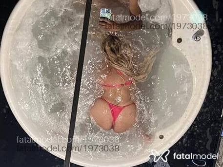 Acompanhante mulher loira (o) de olhos castanhos em Canarana - Júlia