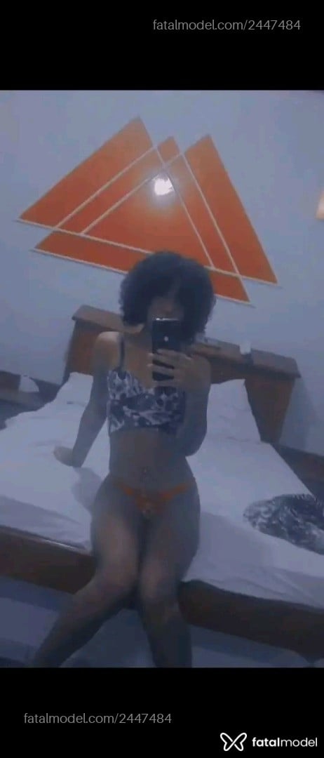 Acompanhante mulher trans morena (o) de olhos pretos em Três Pontas - Helena Loures