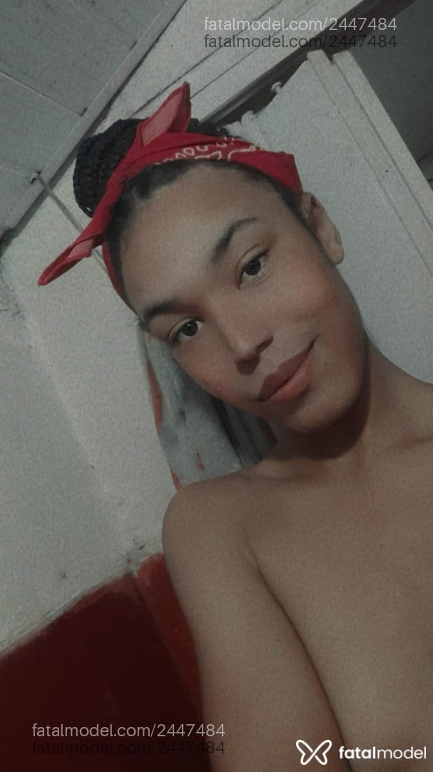 Acompanhante mulher trans morena (o) de olhos pretos em Três Pontas - Helena Loures