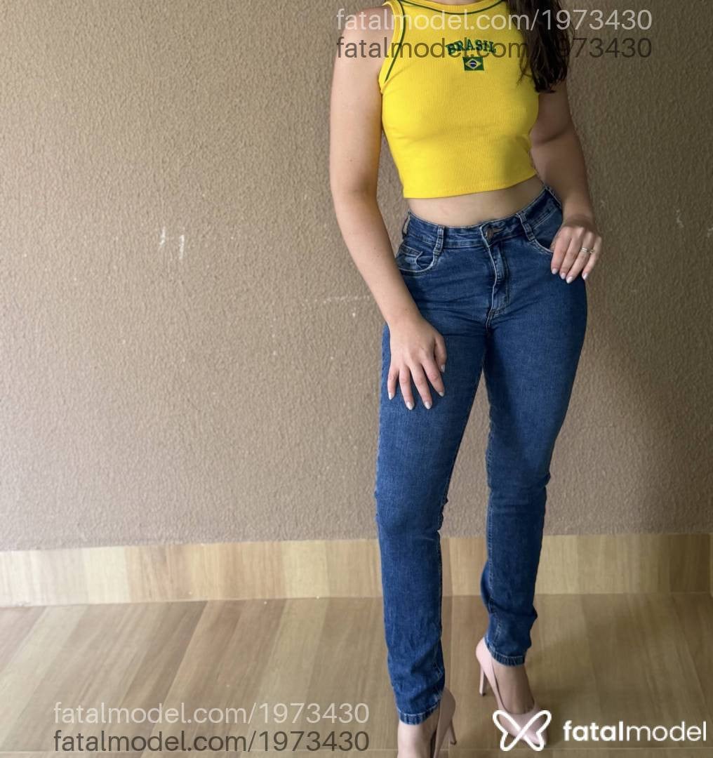 Acompanhante mulher com cabelo castanho de olhos verdes - Kamilla