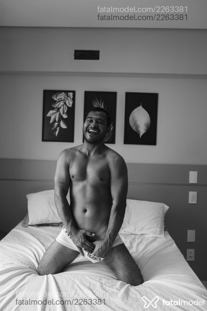 Acompanhante homem morena (o) de olhos pretos em Cuiabá - Rodrigo