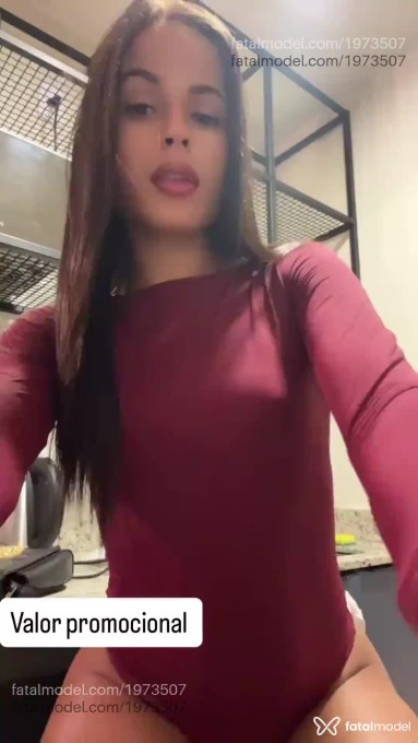 Acompanhante mulher trans com cabelo castanho de olhos castanhos em Belo Horizonte - Isadora Moreira