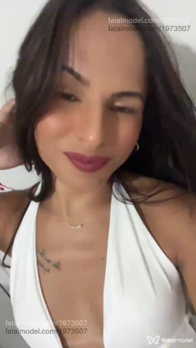 Acompanhante mulher trans com cabelo castanho de olhos castanhos em Belo Horizonte - Isadora Moreira
