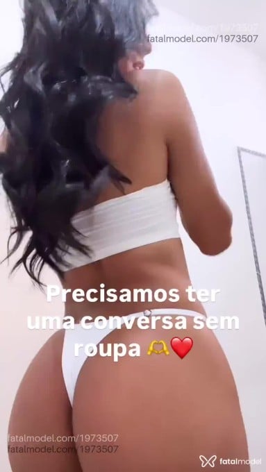 Acompanhante mulher trans com cabelo castanho de olhos castanhos em Belo Horizonte - Isadora Moreira