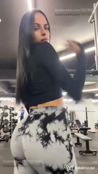 Acompanhante mulher trans com cabelo castanho de olhos castanhos em Belo Horizonte - Isadora Moreira