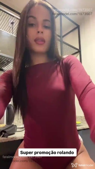 Acompanhante mulher trans com cabelo castanho de olhos castanhos em Belo Horizonte - Isadora Moreira