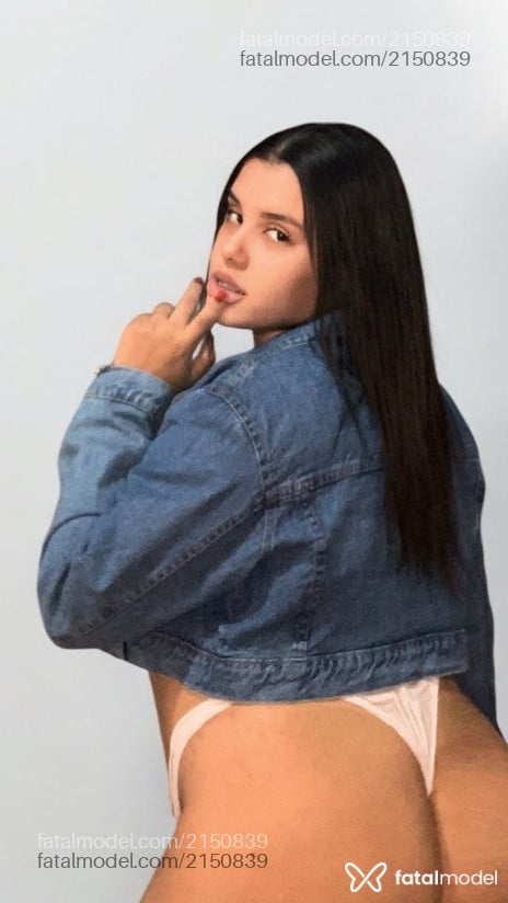 Acompanhante mulher com cabelo castanho de olhos castanhos em Americana Acompanhante mulher com cabelo castanho de olhos castanhos em Americana - Larissa