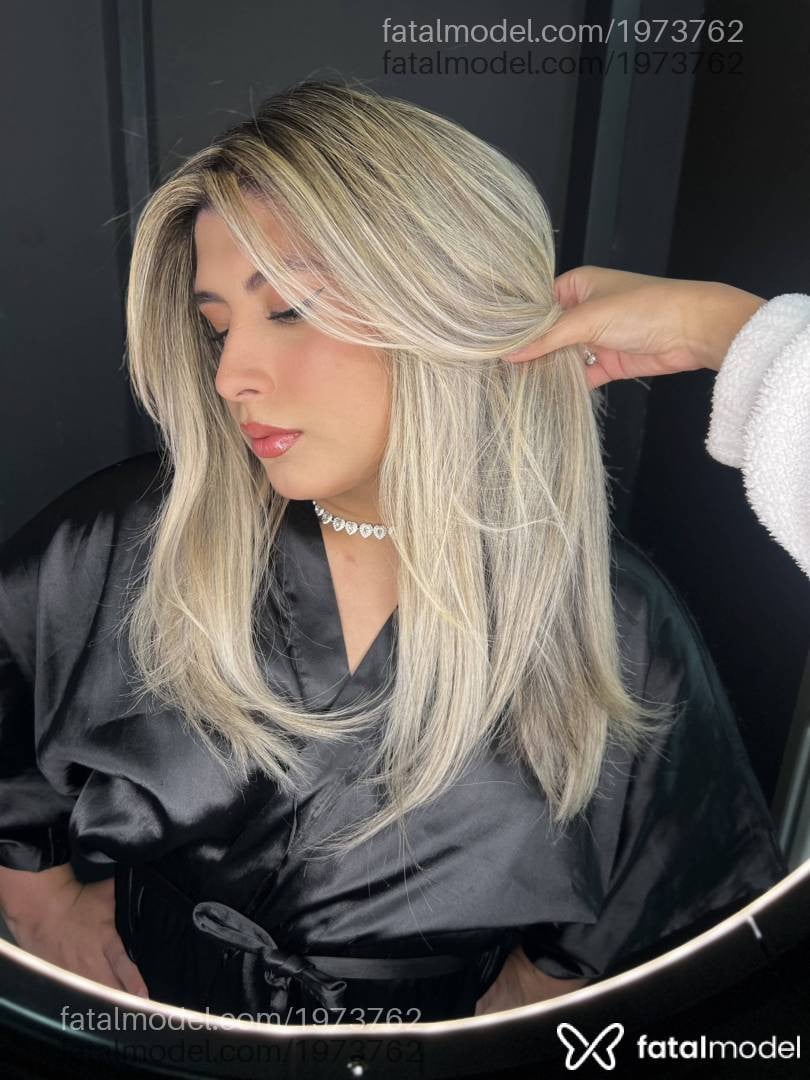 Acompanhante mulher trans loira (o) de olhos azuis - Liz Scheneiderr