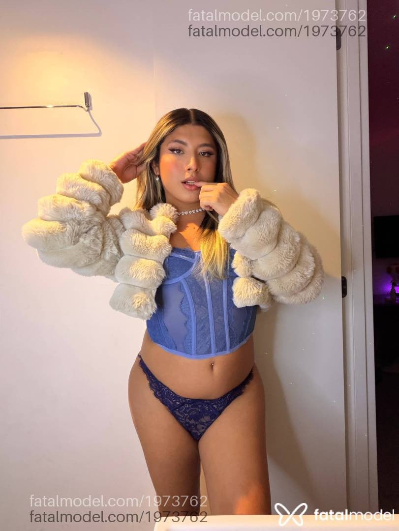 Acompanhante mulher trans loira (o) de olhos azuis - Liz Scheneiderr