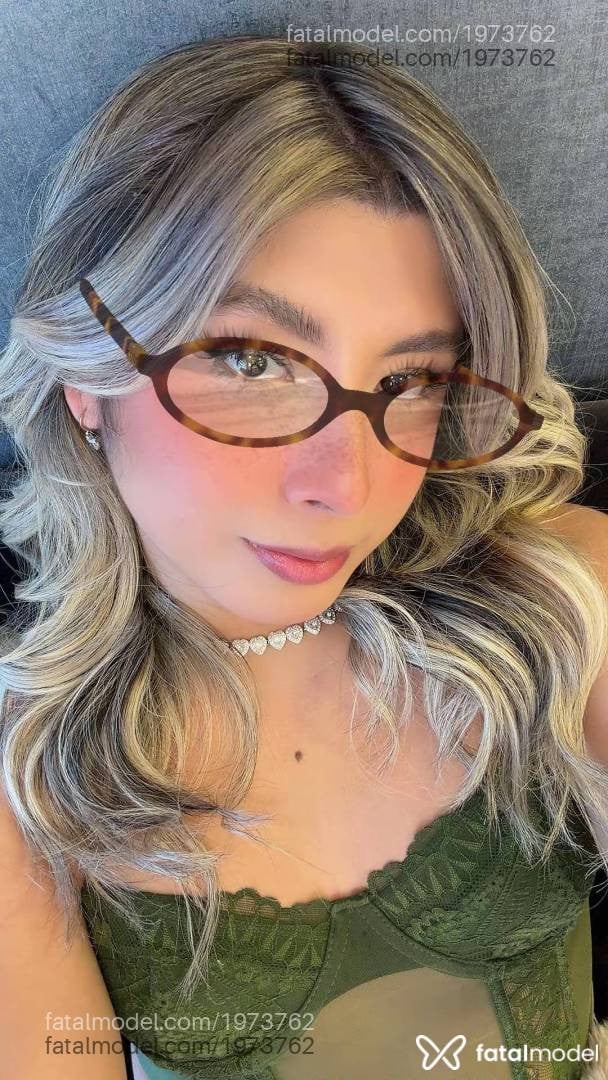 Acompanhante mulher trans loira (o) de olhos azuis - Liz Scheneiderr