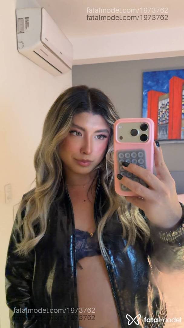Acompanhante mulher trans loira (o) de olhos azuis - Liz Scheneiderr