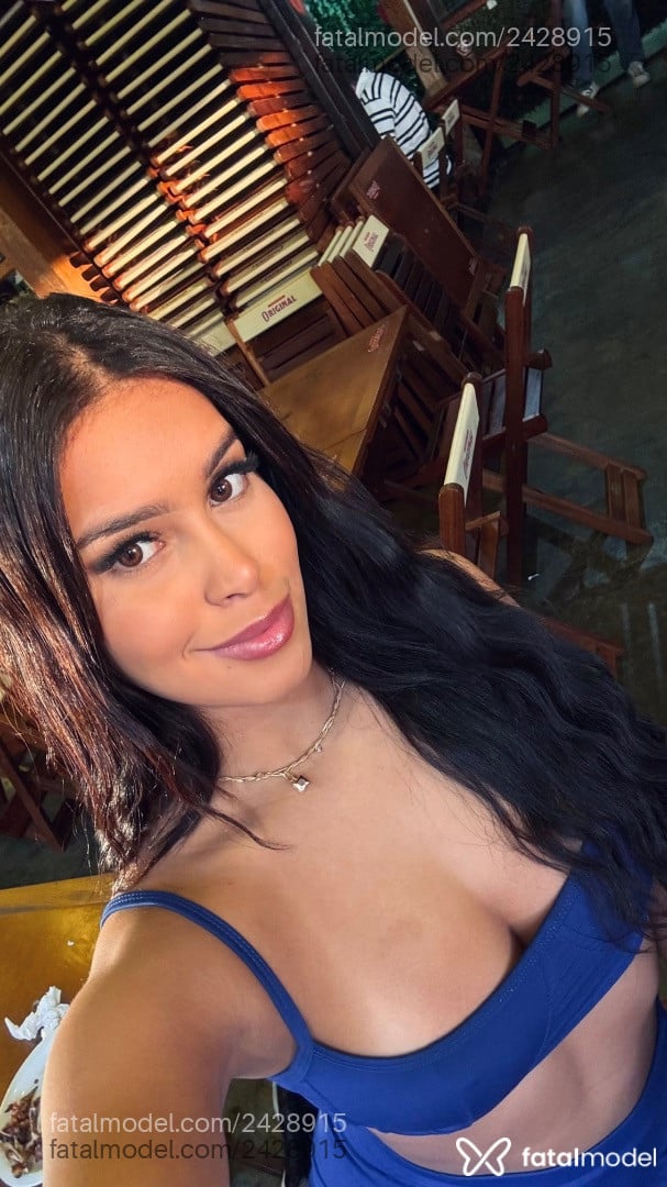 Acompanhante mulher com cabelo castanho de olhos mel - Isis Liz