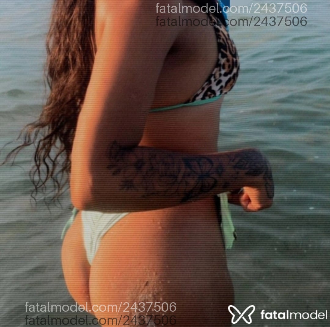 Acompanhante mulher trans com cabelo castanho de olhos castanhos - Crystal