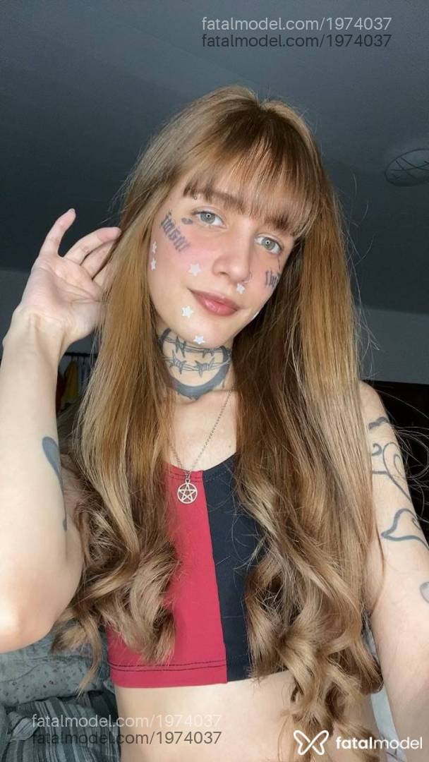 Acompanhante mulher loira (o) de olhos verdes em Virtual - Mia