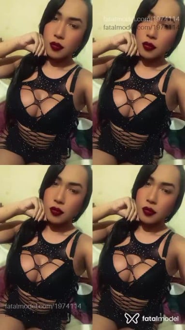 Acompanhante mulher trans morena (o) de olhos pretos - Monike
