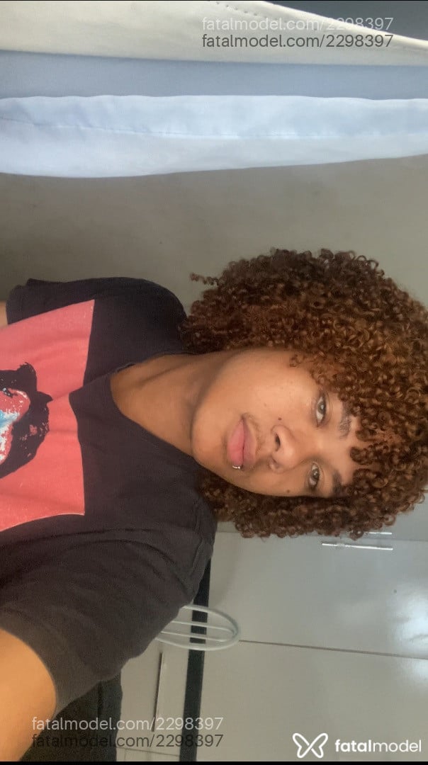 Acompanhante homem loira (o) de olhos castanhos em São Mateus - Matias