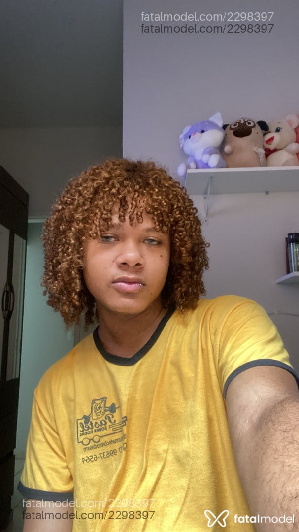 Acompanhante homem loira (o) de olhos castanhos em São Mateus - Matias
