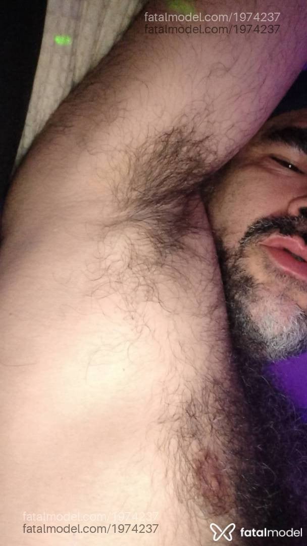 Acompanhante homem com cabelo grisalho de olhos castanhos - Oliver Marxxx
