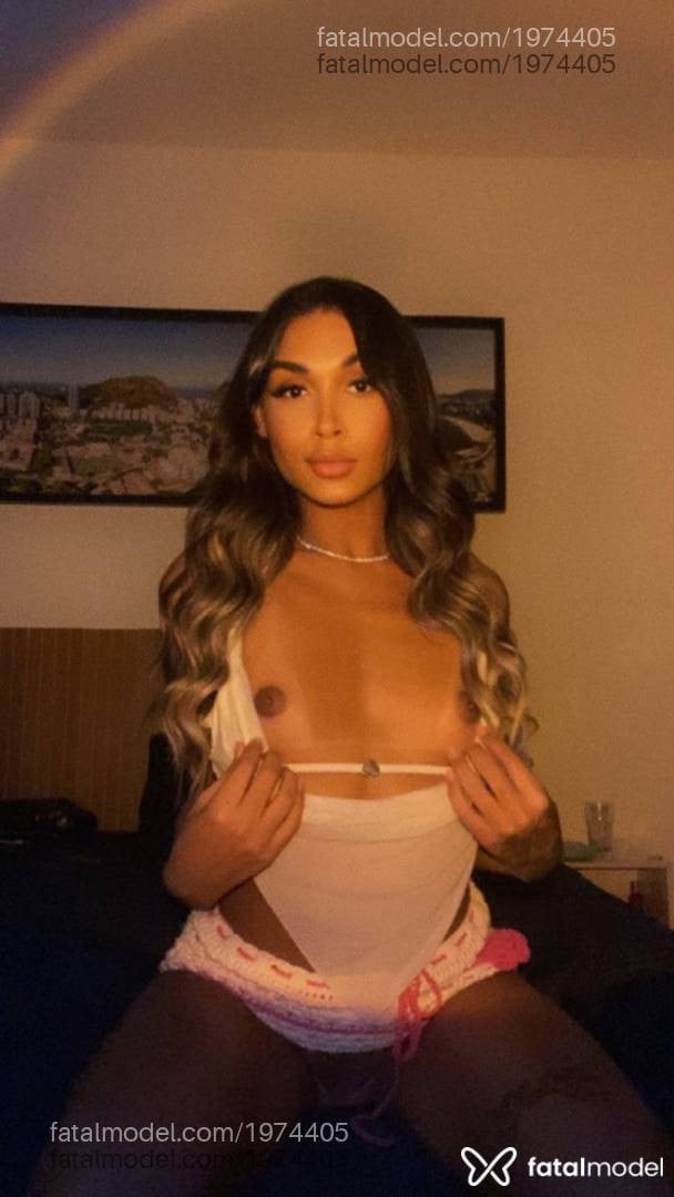 Acompanhante mulher trans morena (o) de olhos pretos - Manuella Safra Acompanhante mulher trans morena (o) de olhos pretos - Manuella Safra