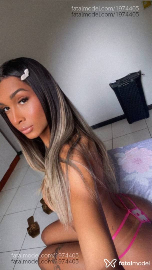 Acompanhante mulher trans morena (o) de olhos pretos - Manuella Safra Acompanhante mulher trans morena (o) de olhos pretos - Manuella Safra