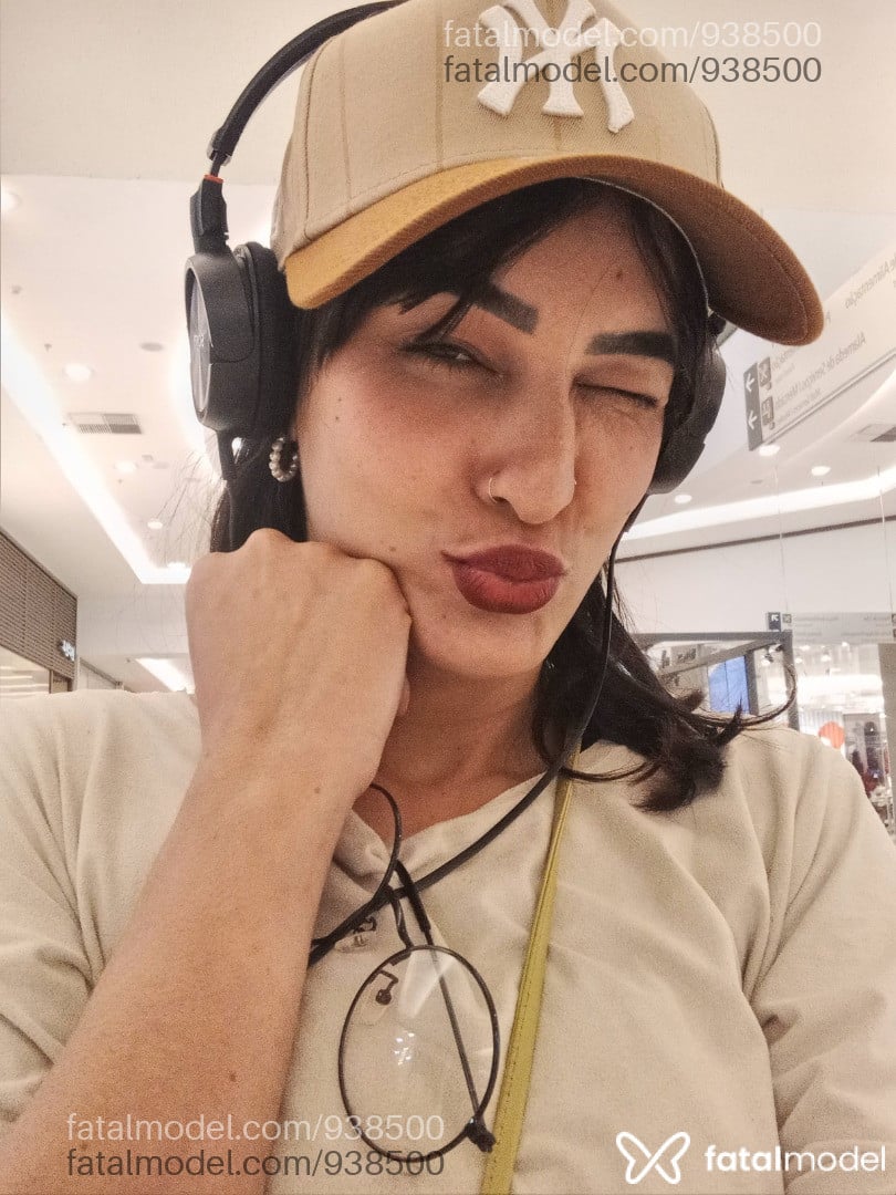 Acompanhante mulher com cabelo castanho de olhos cinza em Curitiba Acompanhante mulher com cabelo castanho de olhos cinza em Curitiba - Pry chopra