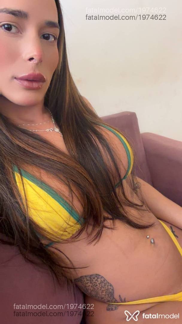 Acompanhante mulher trans morena (o) de olhos pretos - Witalla Olliver