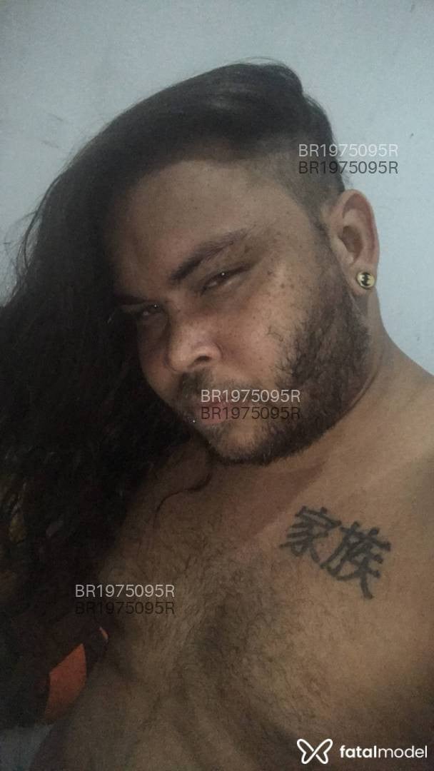 Acompanhante homem com cabelo castanho de olhos mel - Samael Acompanhante homem com cabelo castanho de olhos mel - Samael