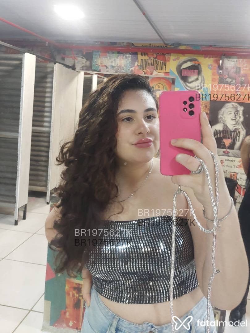 Acompanhante mulher com cabelo castanho de olhos castanhos em Florianópolis Acompanhante mulher com cabelo castanho de olhos castanhos em Florianópolis - Laura Fonseca