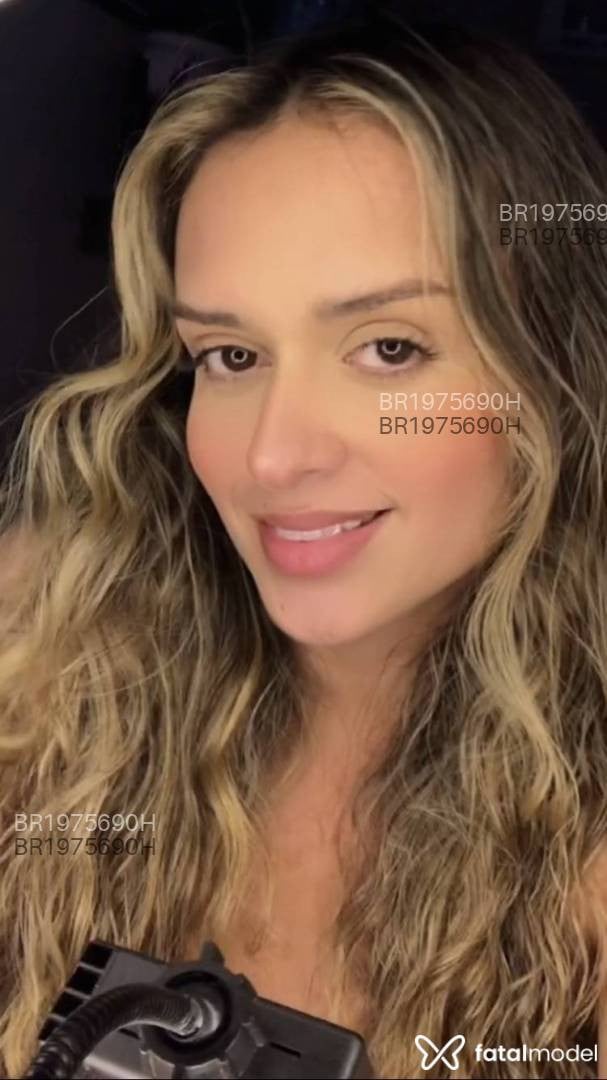 Acompanhante mulher trans com cabelo castanho de olhos castanhos em Goiânia - Dani Lins