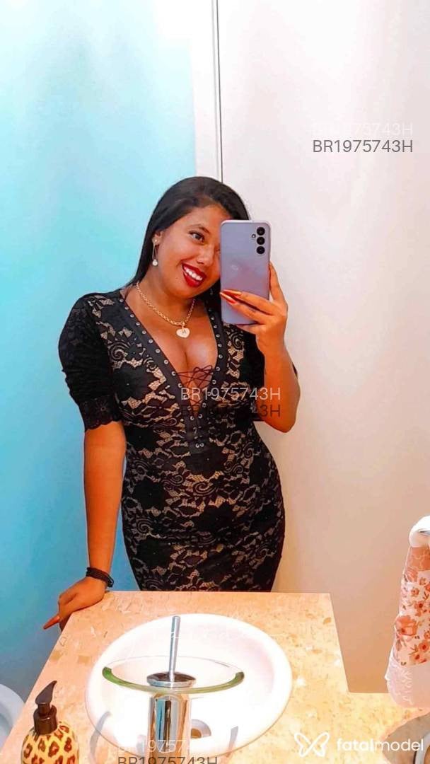 Acompanhante mulher morena (o) de olhos pretos em Curitiba - Alana