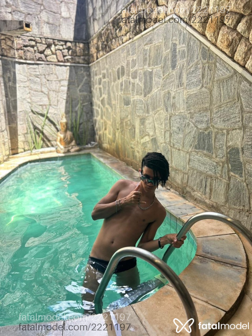 Acompanhante homem morena (o) de olhos pretos - Angello Martins Acompanhante homem morena (o) de olhos pretos - Angello Martins