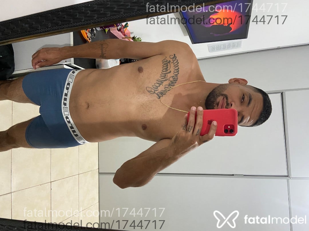 Acompanhante homem morena (o) de olhos castanhos em Barra Velha - Renato Vargas