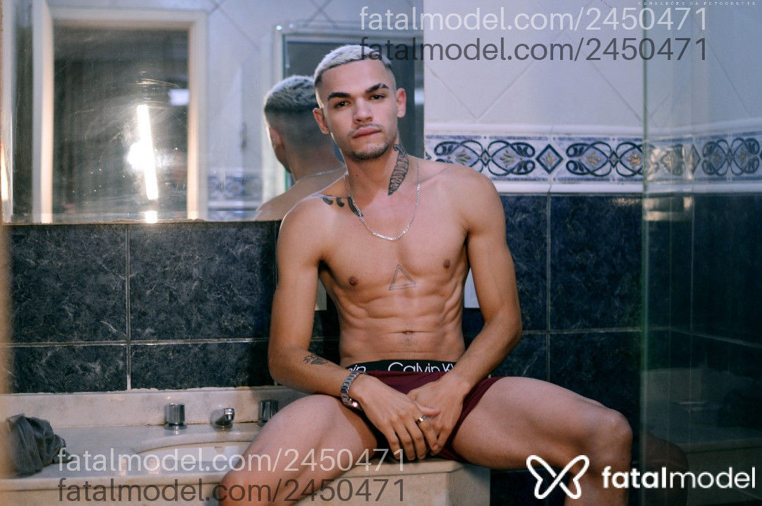 Acompanhante homem com cabelo castanho de olhos castanhos em São Paulo Acompanhante homem com cabelo castanho de olhos castanhos em São Paulo - Torcunha