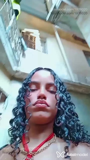 Acompanhante mulher com cabelo castanho de olhos castanhos - Phaella