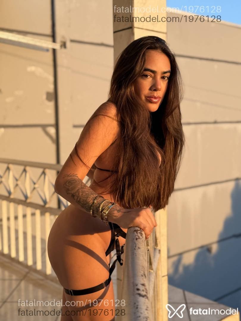 Acompanhante mulher com cabelo castanho de olhos mel - Pietra Vasconcelos